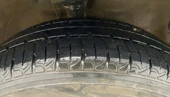 2010 Maruti Wagon R 1.0 VXI, Petrol, Manual, 76,423 km, Right Front Tyre Tread