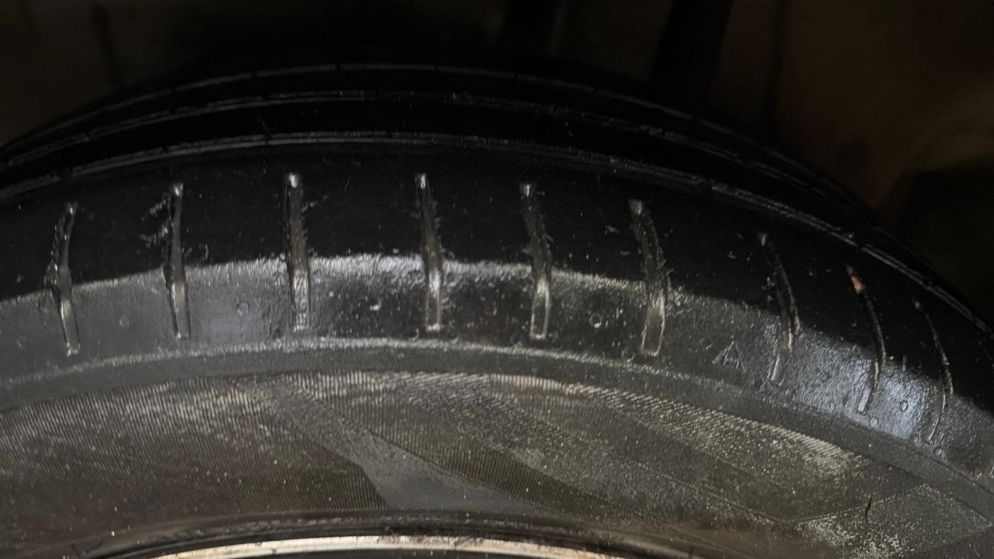 2023 Maruti XL6 ZETA CNG, CNG, Manual, 93,827 km, Left Rear Tyre Tread