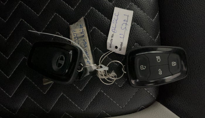 2021 Tata NEXON XZ PLUS PETROL, Petrol, Manual, 23,378 km, Key Close Up