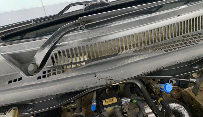 2017 Tata Zest XE PETROL, Petrol, Manual, 30,419 km, Bonnet (hood) - Cowl vent panel has minor damage