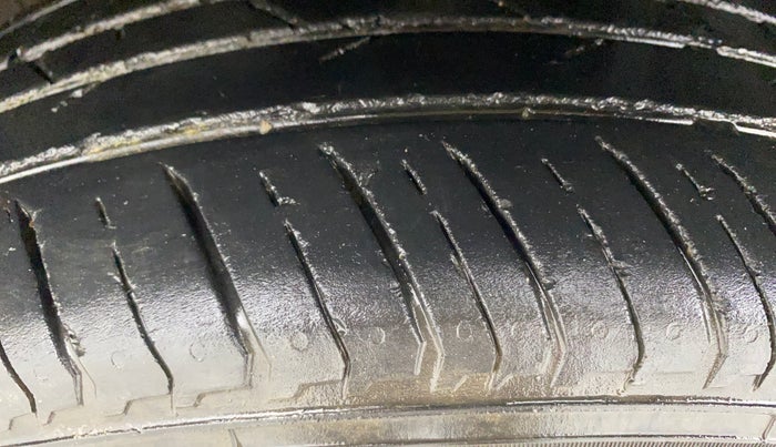 2022 Nissan MAGNITE XE, Petrol, Manual, 38,314 km, Left Front Tyre Tread