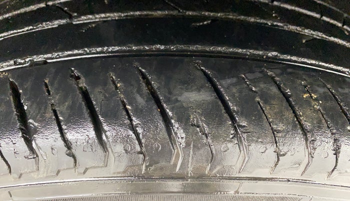 2022 Nissan MAGNITE XE, Petrol, Manual, 38,314 km, Right Front Tyre Tread