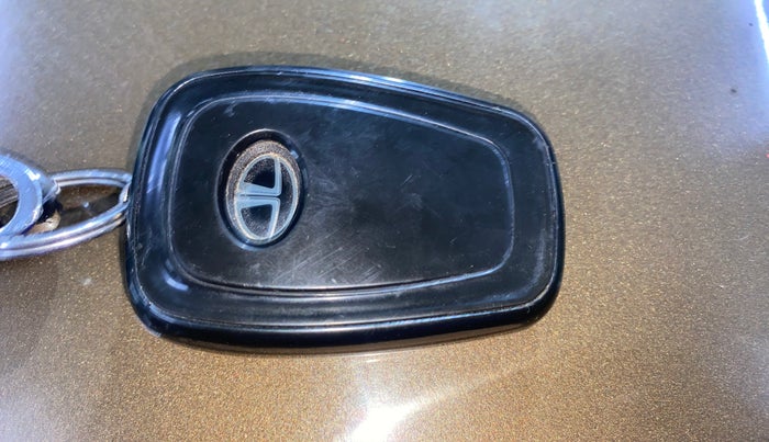 2023 Tata NEXON XZ PLUS (PREMIUM) DIESEL JET, Diesel, Manual, 71,252 km, Key Close Up