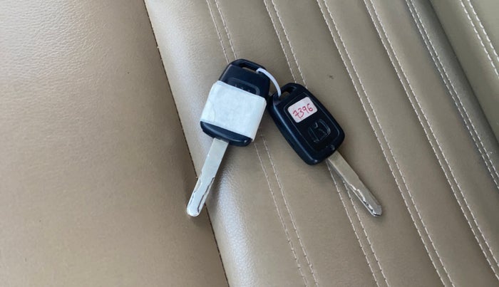 2016 Honda City 1.5L I-VTEC SV, CNG, Manual, 1,48,308 km, Key Close Up