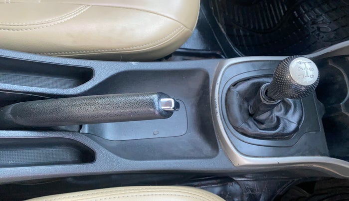 2016 Honda City 1.5L I-VTEC SV, CNG, Manual, 1,48,308 km, Gear Lever