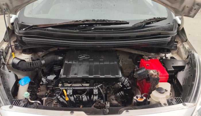 2015 Hyundai Xcent S 1.2, Petrol, Manual, 1,00,172 km, Engine View