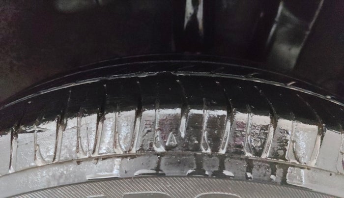 2015 Hyundai Xcent S 1.2, Petrol, Manual, 1,00,172 km, Left Rear Tyre Tread