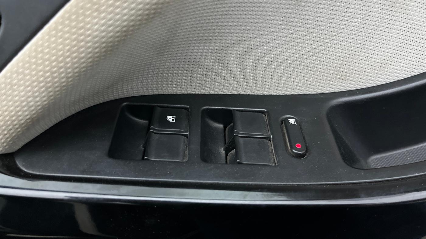 2022 Tata NEXON XZA PLUS SUNROOF PETROL, Petrol, Automatic, 29,069 km, Driver Side Door Panels Control