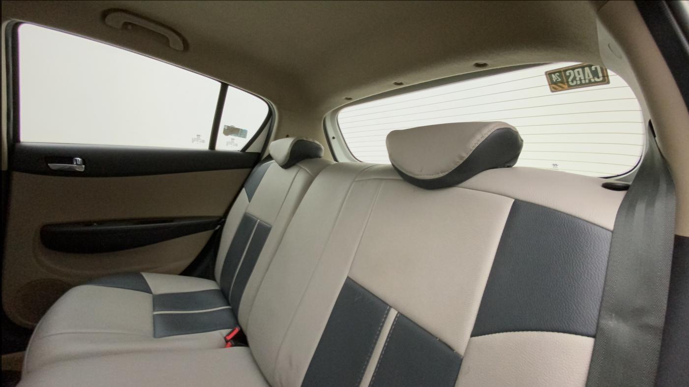 2013 Hyundai i20 SPORTZ 1.2, Petrol, Manual, 44,201 km, Right Side Rear Door Cabin