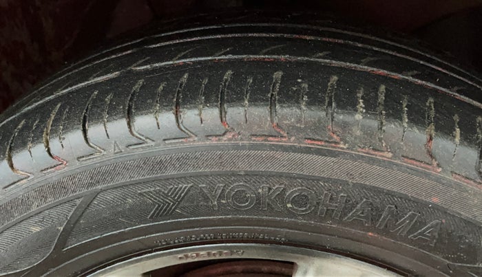 2014 Honda Brio VX MT, Petrol, Manual, 68,920 km, Right Front Tyre Tread