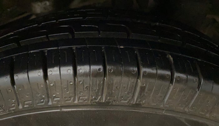 2017 Hyundai Eon ERA +, Petrol, Manual, 37,131 km, Left Rear Tyre Tread