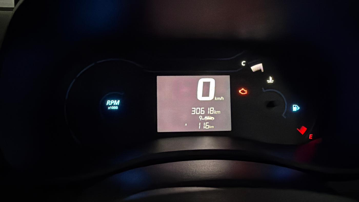 2021 Renault Kwid RXT 1.0 (O), Petrol, Manual, 30,605 km, Odometer Image