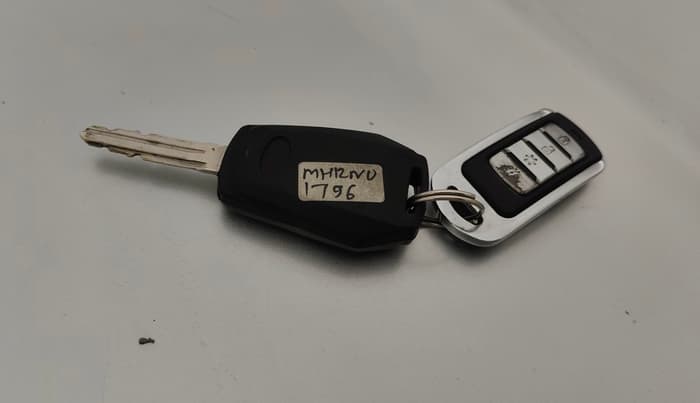 2016 Mahindra Kuv100 K2 6 STR, Petrol, Manual, 52,274 km, Key Close Up