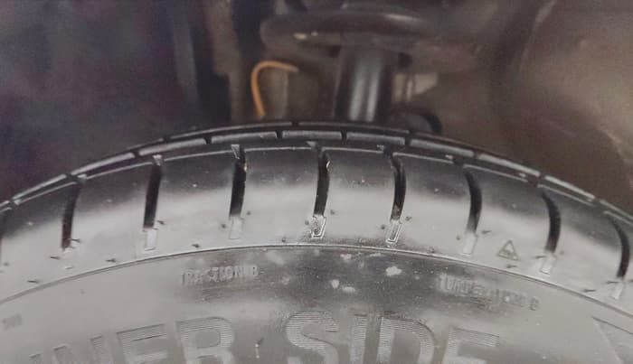 2016 Mahindra Kuv100 K2 6 STR, Petrol, Manual, 52,274 km, Left Front Tyre Tread