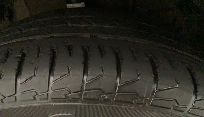 2018 Maruti S Cross ZETA 1.3, Diesel, Manual, 79,492 km, Right Front Tyre Tread