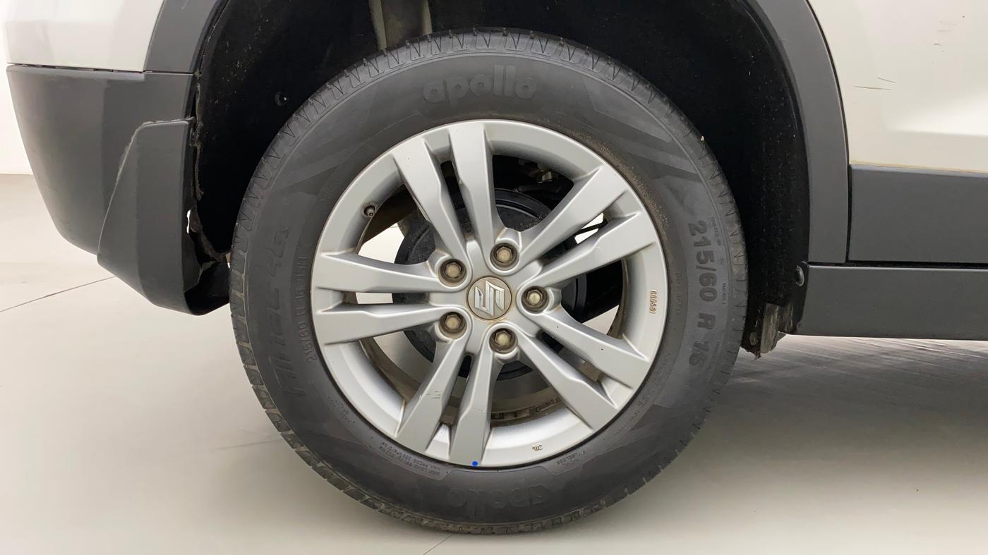2017 Maruti Vitara Brezza ZDI PLUS, Diesel, Manual, 42,611 km, Right Rear Wheel