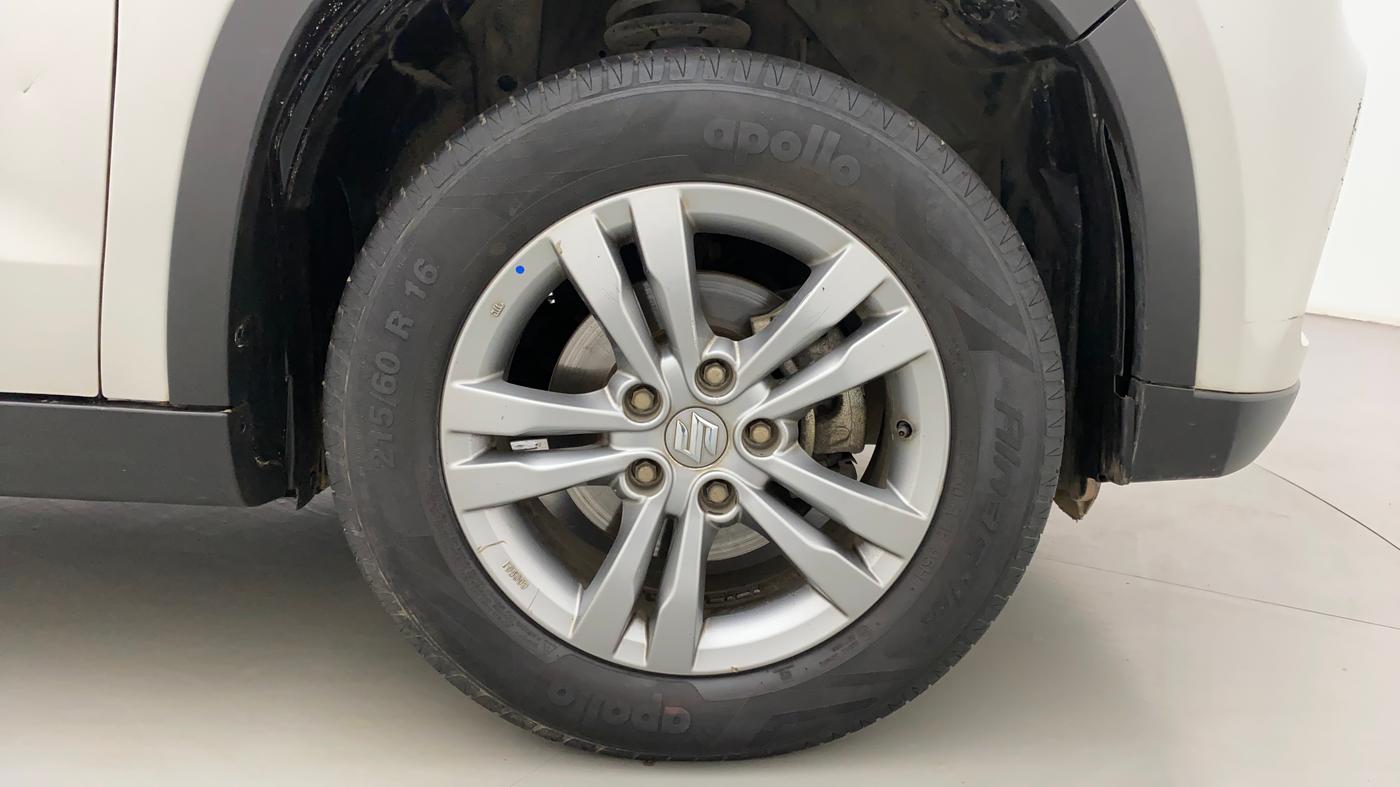 2017 Maruti Vitara Brezza ZDI PLUS, Diesel, Manual, 42,611 km, Right Front Wheel