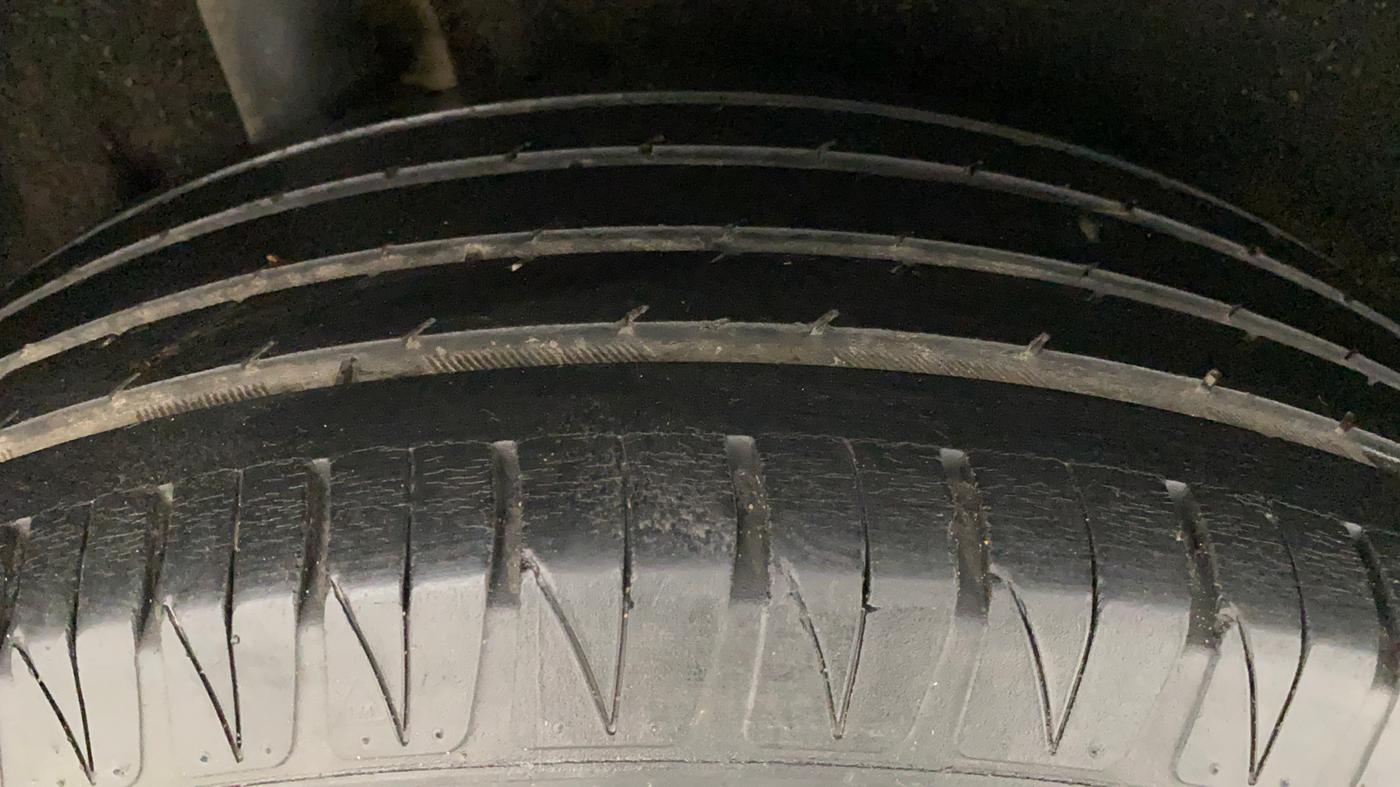 2017 Maruti Vitara Brezza ZDI PLUS, Diesel, Manual, 42,611 km, Right Rear Tyre Tread