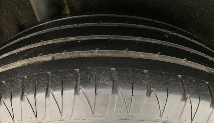 2017 Maruti Vitara Brezza ZDI PLUS, Diesel, Manual, 42,611 km, Right Rear Tyre Tread