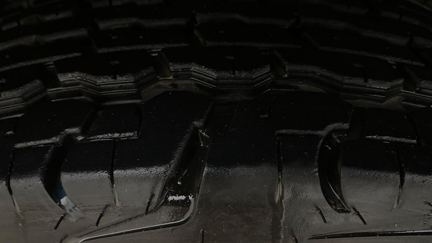2016 Mahindra TUV300 T8, Diesel, Manual, 1,19,162 km, Left Front Tyre Tread
