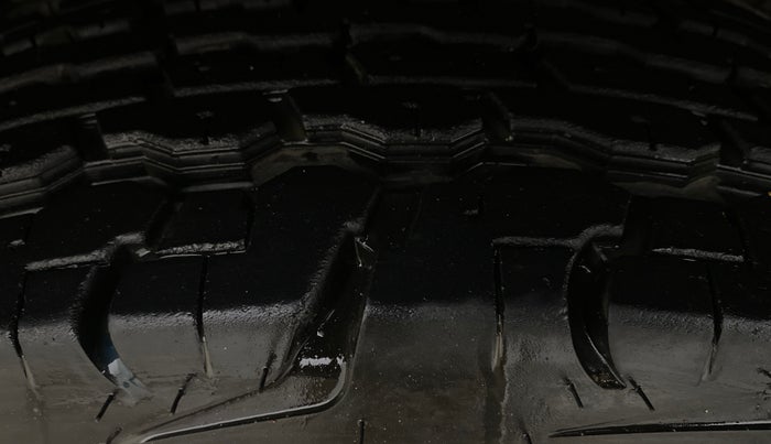 2016 Mahindra TUV300 T8, Diesel, Manual, 1,19,162 km, Left Front Tyre Tread