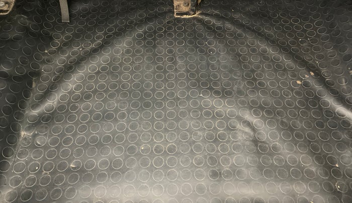 2016 Mahindra TUV300 T8, Diesel, Manual, 1,19,162 km, Boot Inside