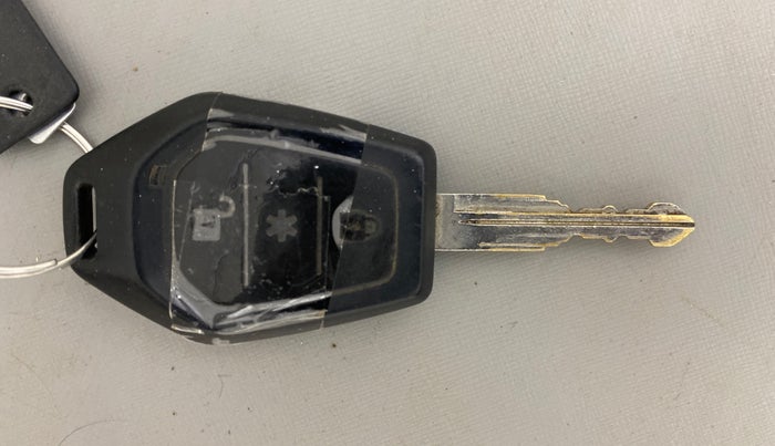 2016 Mahindra TUV300 T8, Diesel, Manual, 1,19,162 km, Key Close Up