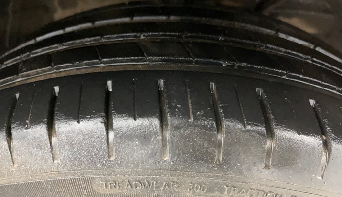 2020 Toyota Glanza G, Petrol, Manual, 56,997 km, Right Front Tyre Tread