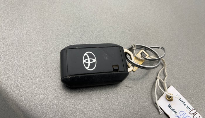 2020 Toyota Glanza G, Petrol, Manual, 56,997 km, Key Close Up