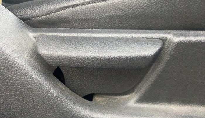 2015 Hyundai Eon MAGNA +, Petrol, Manual, 60,020 km, Driver Side Adjustment Panel