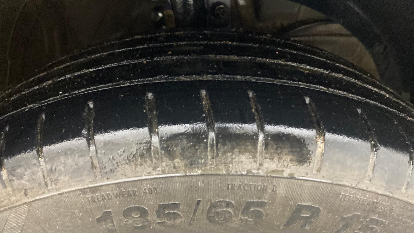 2022 Maruti Dzire ZXI AMT, Petrol, Automatic, 61,280 km, Right Front Tyre Tread