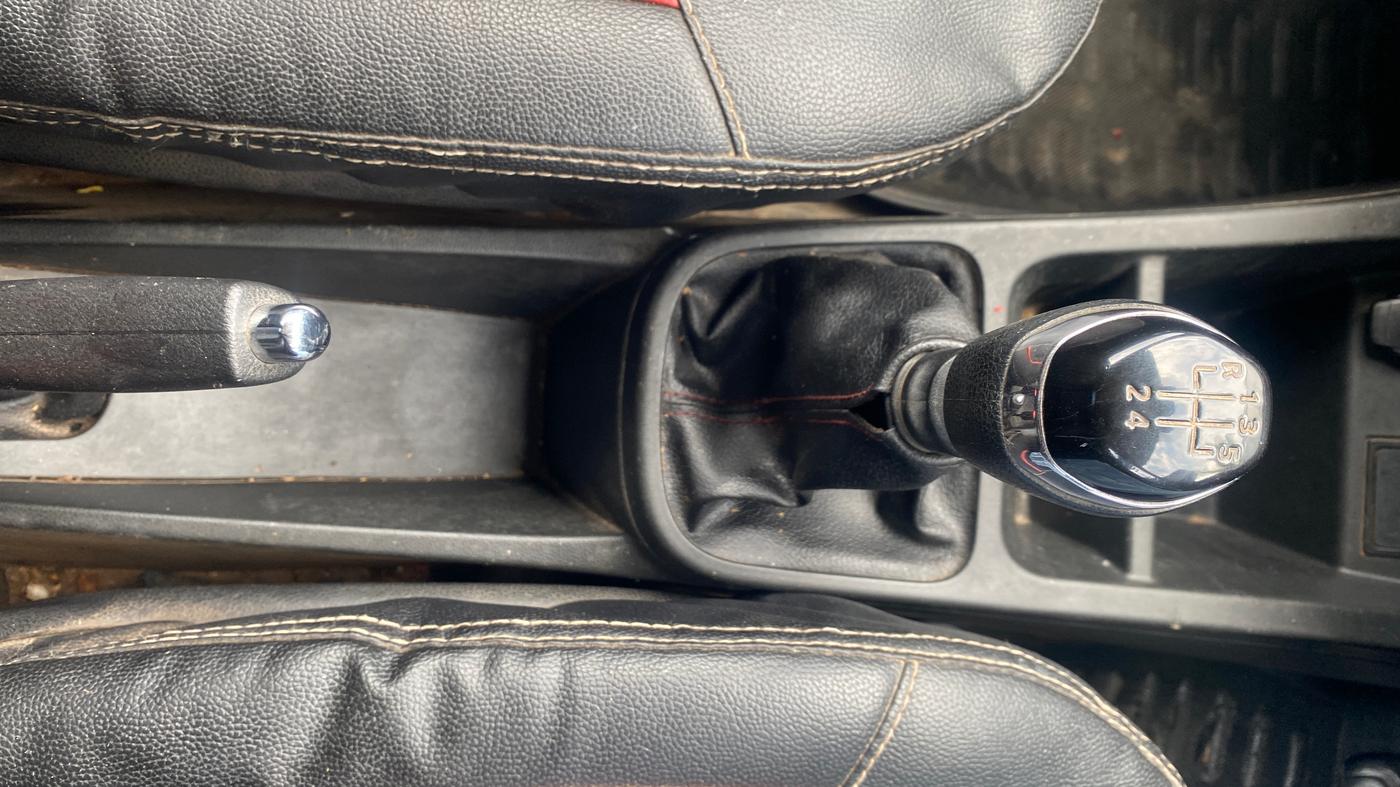 2019 Renault Kwid RXT 1.0 (O), Petrol, Manual, 67,065 km, Gear Lever