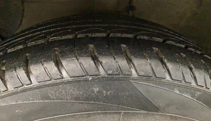 2018 Hyundai Grand i10 SPORTZ 1.2 KAPPA VTVT, Petrol, Manual, 77,374 km, Left Front Tyre Tread