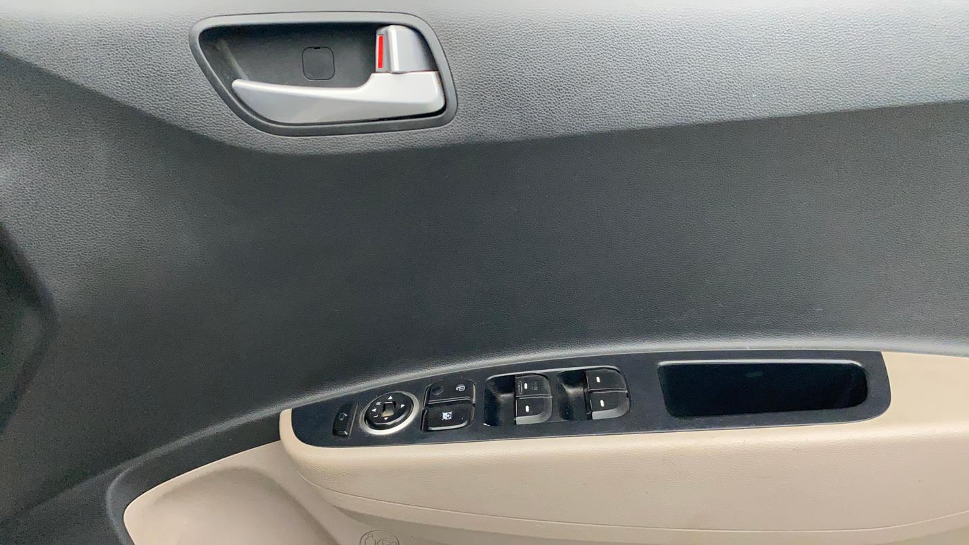 2018 Hyundai Grand i10 SPORTZ 1.2 KAPPA VTVT, Petrol, Manual, 77,436 km, Driver Side Door Panels Control