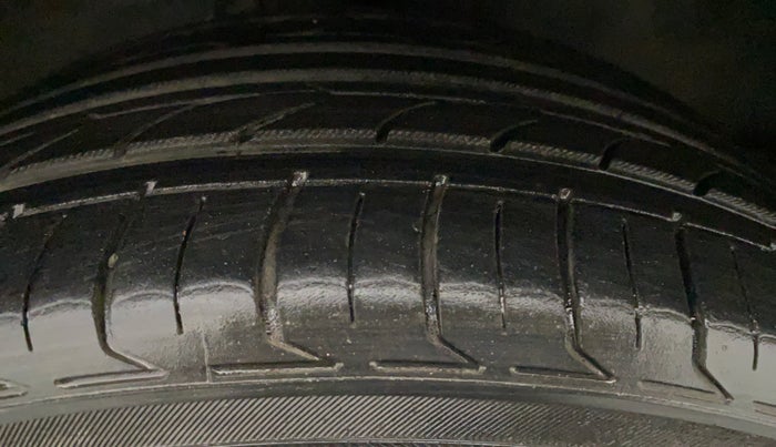 2018 Toyota Corolla Altis VL CVT PETROL, Petrol, Automatic, 77,581 km, Right Front Tyre Tread