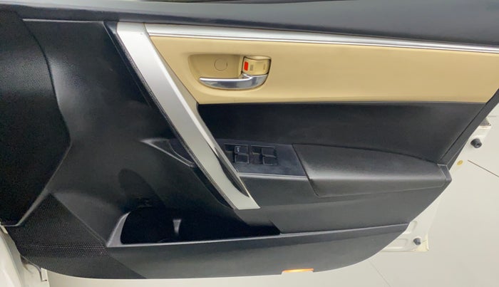 2018 Toyota Corolla Altis VL CVT PETROL, Petrol, Automatic, 77,581 km, Driver Side Door Panels Control