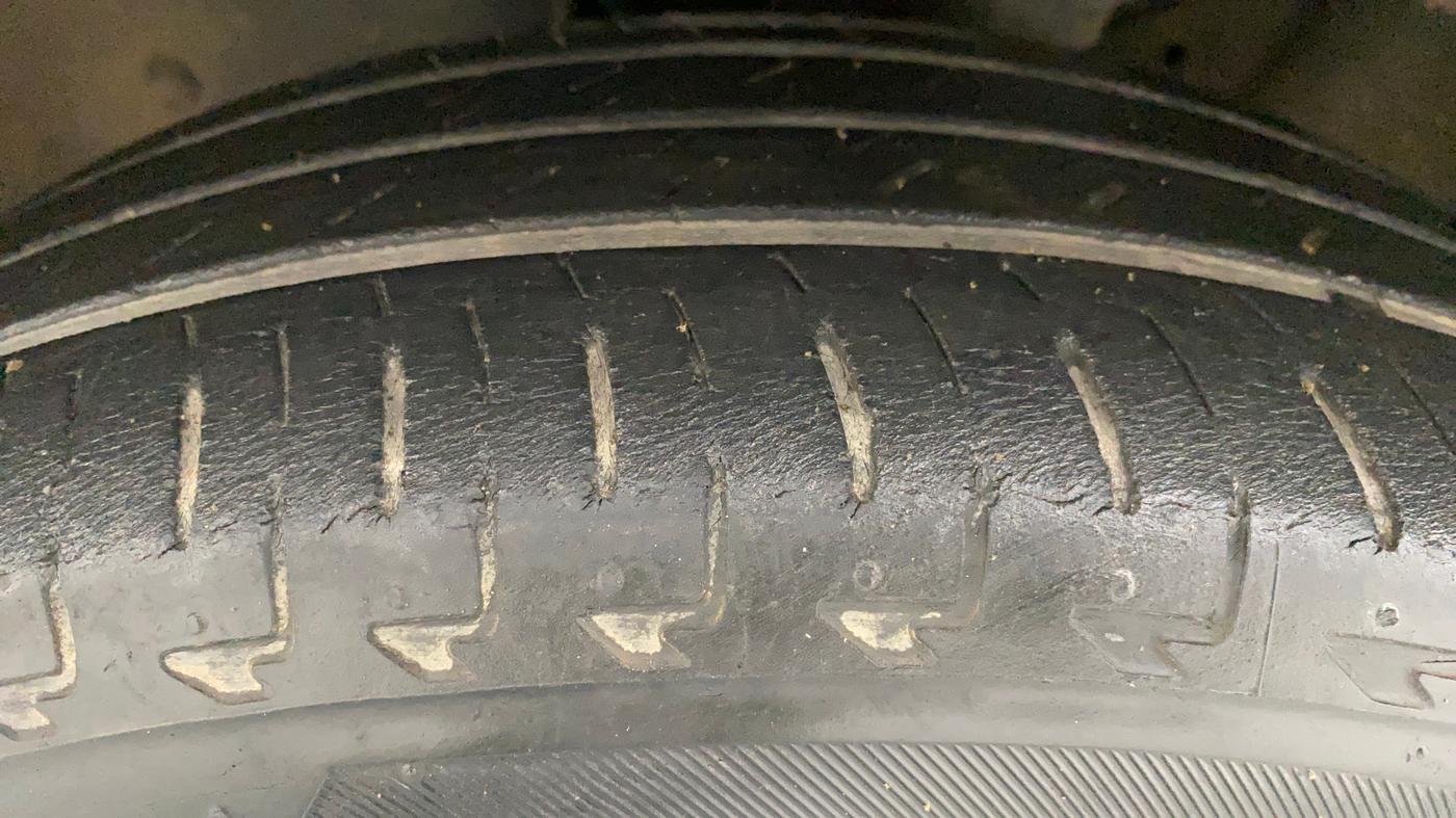 2017 Maruti IGNIS DELTA 1.2 AMT, Petrol, Automatic, 21,536 km, Left Front Tyre Tread