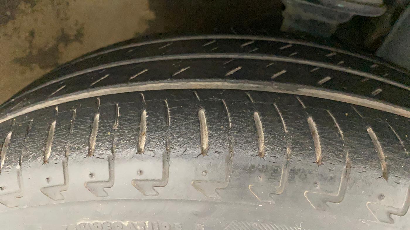 2017 Maruti IGNIS DELTA 1.2 AMT, Petrol, Automatic, 21,536 km, Right Front Tyre Tread