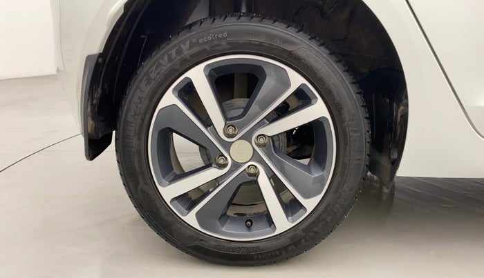 2021 Tata ALTROZ XT 1.2, Petrol, Manual, 13,420 km, Right Rear Wheel