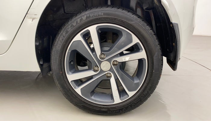 2021 Tata ALTROZ XT 1.2, Petrol, Manual, 13,420 km, Left Rear Wheel