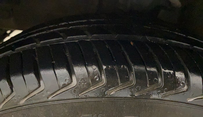 2013 Hyundai i10 ERA 1.1, Petrol, Manual, 27,581 km, Left Front Tyre Tread