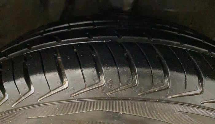 2013 Hyundai i10 ERA 1.1, Petrol, Manual, 27,581 km, Right Front Tyre Tread