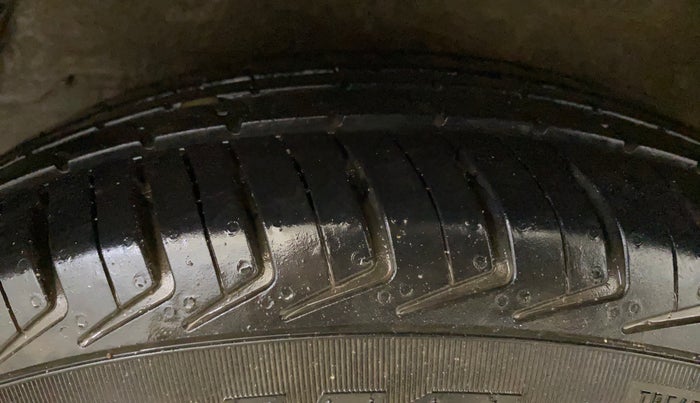 2013 Hyundai i10 ERA 1.1, Petrol, Manual, 27,581 km, Right Rear Tyre Tread