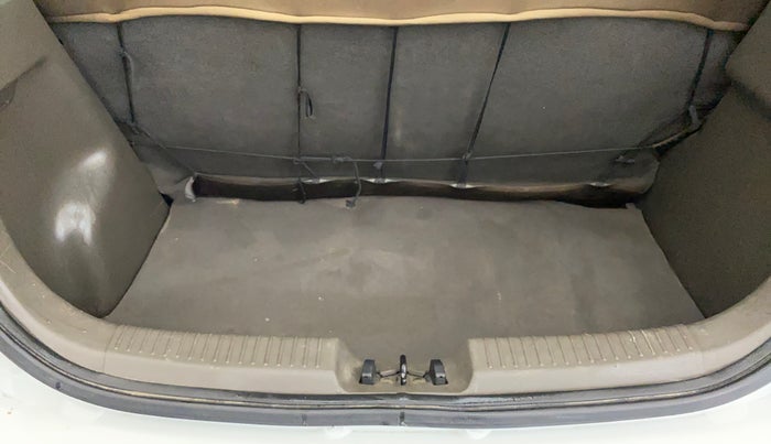 2013 Hyundai i10 ERA 1.1, Petrol, Manual, 27,581 km, Boot Inside