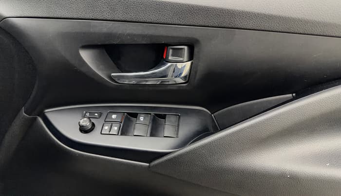 2019 Toyota Innova Crysta 2.7 GX AT 7 STR, Petrol, Automatic, 37,755 km, Driver Side Door Panels Control