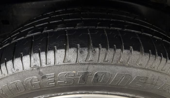 2019 Toyota Innova Crysta 2.7 GX AT 7 STR, Petrol, Automatic, 37,755 km, Left Rear Tyre Tread