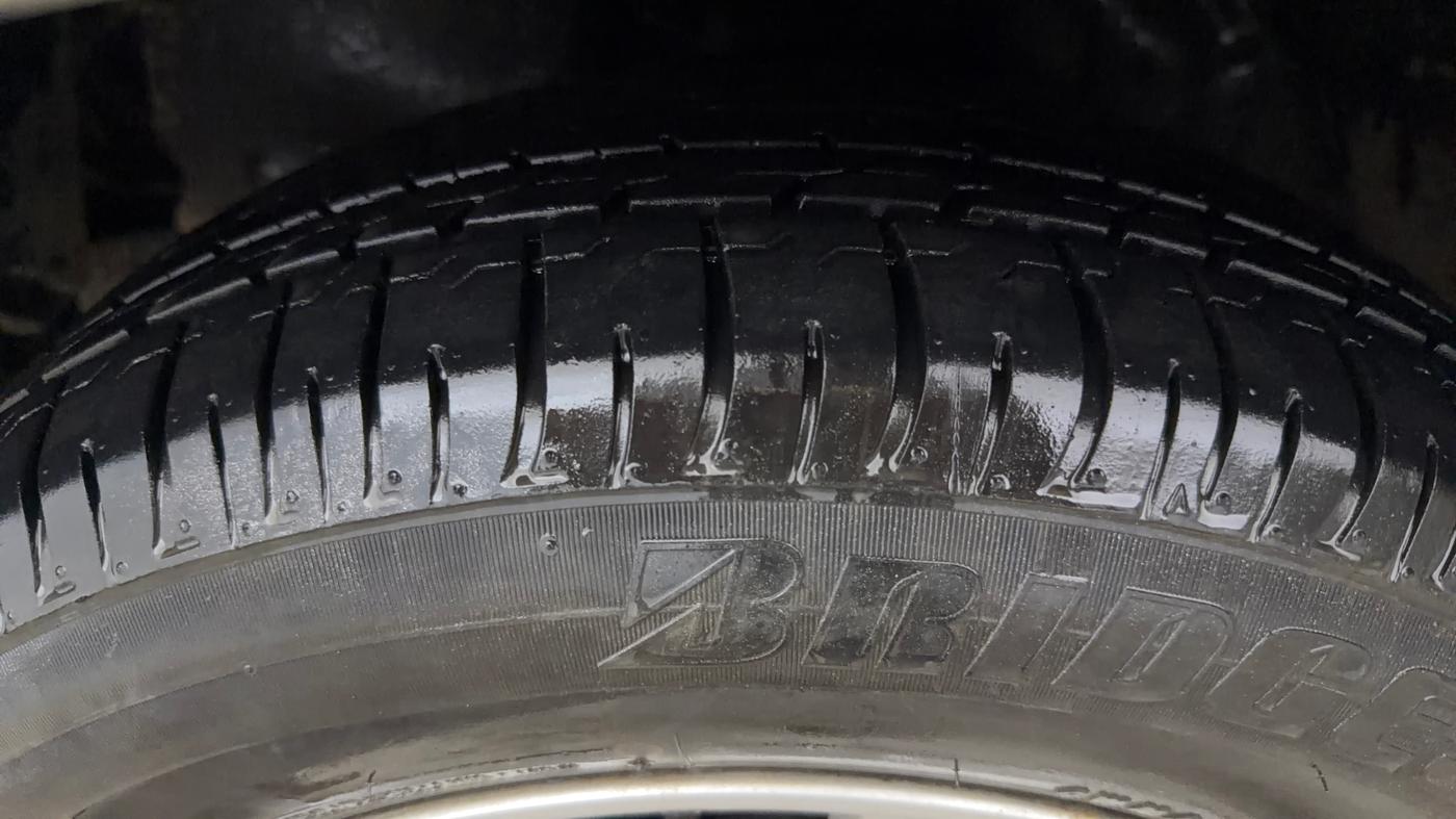 2019 Toyota Innova Crysta 2.7 GX AT 7 STR, Petrol, Automatic, 37,755 km, Left Front Tyre Tread