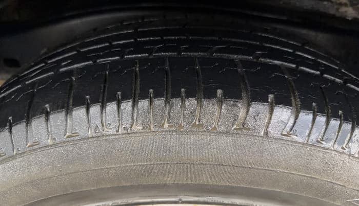 2019 Toyota Innova Crysta 2.7 GX AT 7 STR, Petrol, Automatic, 37,755 km, Right Rear Tyre Tread
