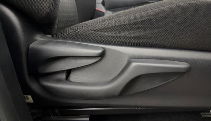 2019 Toyota Innova Crysta 2.7 GX AT 7 STR, Petrol, Automatic, 37,755 km, Driver Side Adjustment Panel