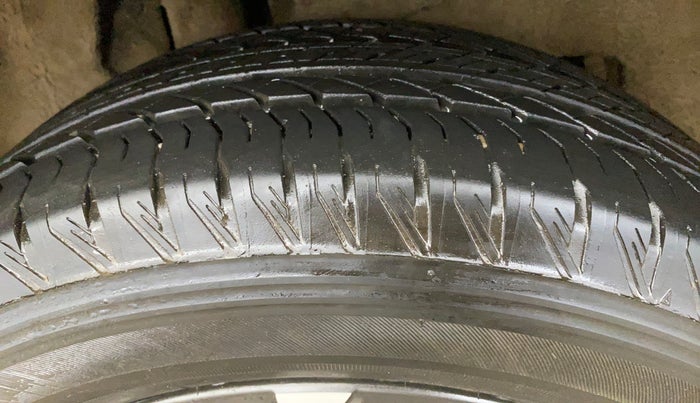 2023 Mahindra XUV700 AX 7 LUXURY P AT 7 STR, Petrol, Automatic, 4,791 km, Right Rear Tyre Tread